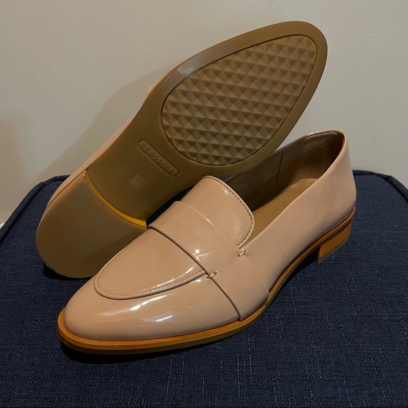 Aerosoles Eden Loafer - Picture 2 of 3